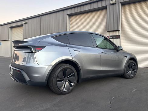 Used 2026 Tesla Model Y 2WD image 8