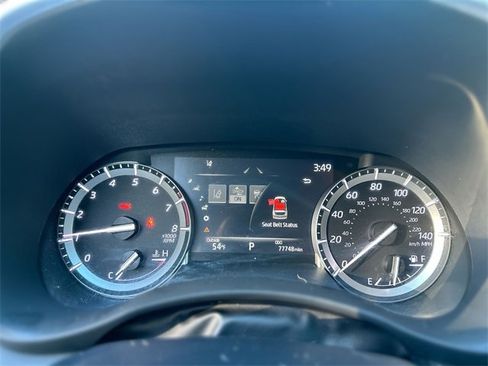 Used 2022 Toyota Highlander XLE image 16