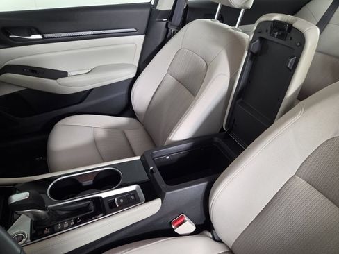 Used 2024 Nissan Altima 2.5 SV w/ SV Premium Package FWD image 22