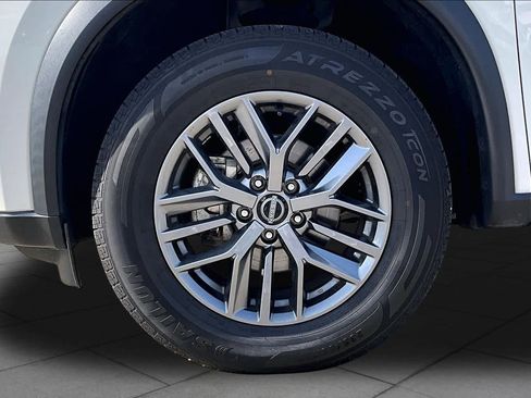 Used 2023 Nissan Rogue S FWD image 9