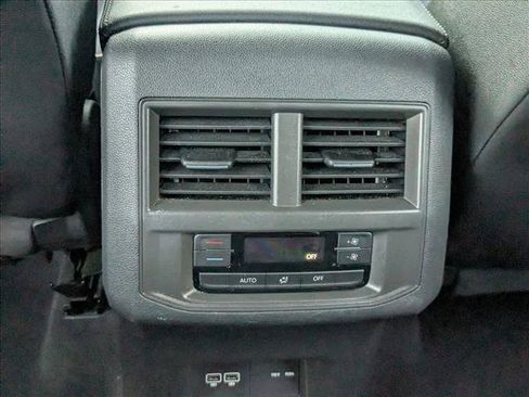 Used 2020 Volkswagen Atlas SE w/ Towing Package image 16