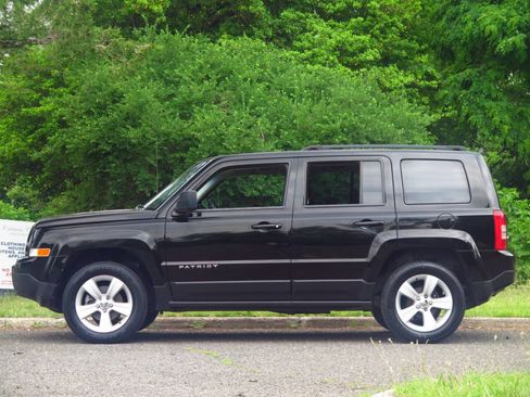 Used 2014 Jeep Patriot Latitude AWD/4WD image 2