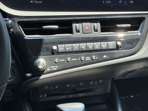 Used 2022 Lexus ES 350 w/ Luxury Package FWD image 17