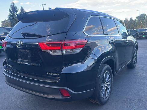 Used 2018 Toyota Highlander XLE AWD/4WD image 3