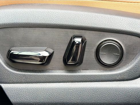 Used 2025 Lexus UX 300h FWD image 25