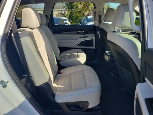 Used 2020 Kia Telluride SX w/ SX Prestige Package image 12