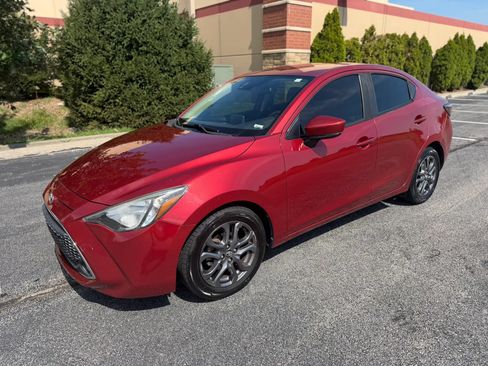Used 2019 Toyota Yaris LE FWD image 1