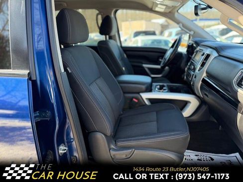Used 2019 Nissan Titan SV w/ SV Convenience Package image 19