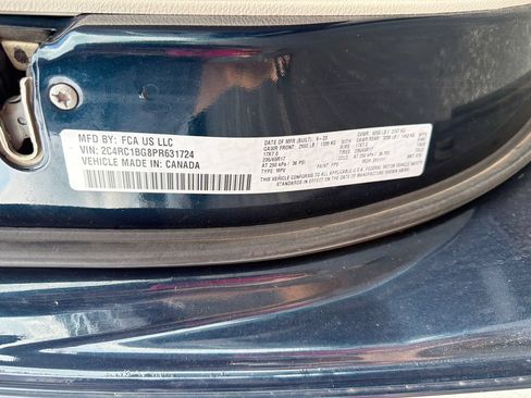 Used 2023 Chrysler Pacifica Touring-L FWD image 38