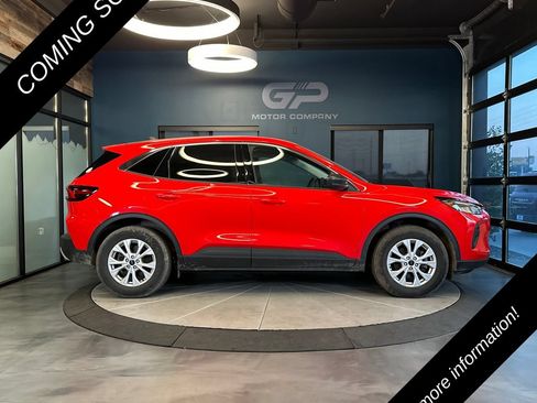 Used 2024 Ford Escape Active AWD/4WD image 2