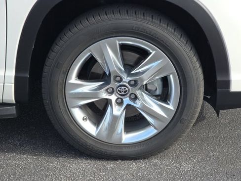Used 2018 Toyota Highlander Limited FWD image 31