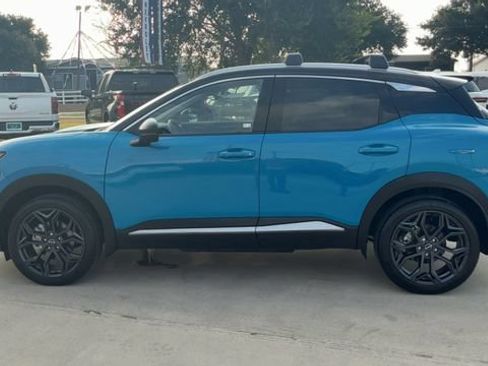 Used 2025 Nissan Kicks SR AWD/4WD image 5