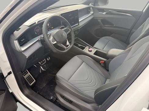 New 2026 Volkswagen Tiguan SE R-Line AWD/4WD image 11