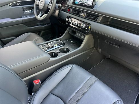 New 2025 Honda Pilot Touring image 18