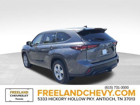 Used 2024 Toyota Highlander LE AWD/4WD image 5