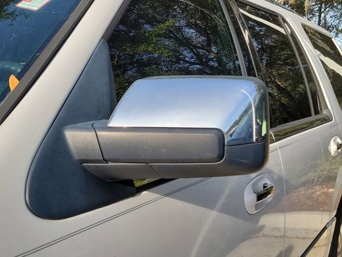 Used 2014 Lincoln Navigator 2WD image 11