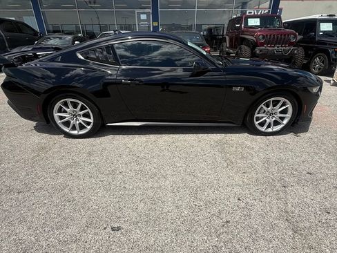 Used 2025 Ford Mustang GT Premium RWD image 8