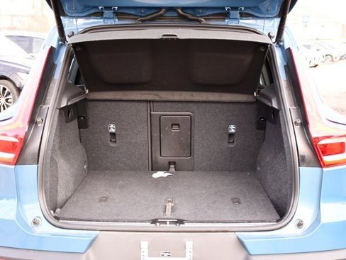 Certified 2025 Volvo XC40 B5 Plus image 25