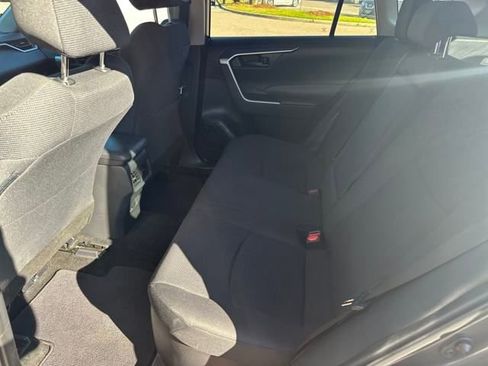 Used 2019 Toyota RAV4 LE w/ Carpet Mat Package image 21