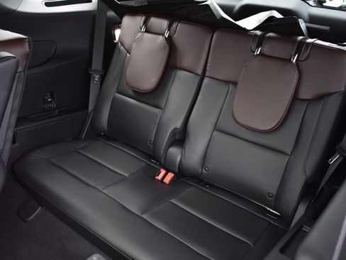 Used 2023 Ford Explorer Platinum w/ Technology Package image 34