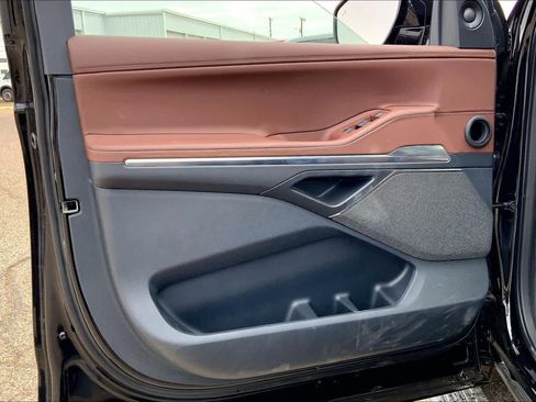 New 2026 Lincoln Navigator L Reserve AWD/4WD image 10