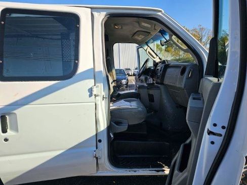 Used 2014 Ford E-250 and Econoline 250 w/ Power Group RWD image 23