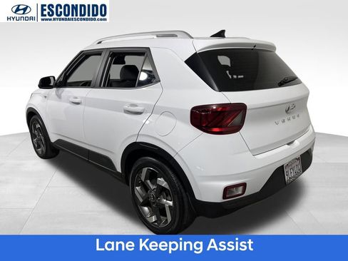 Certified 2022 Hyundai Venue SEL image 3