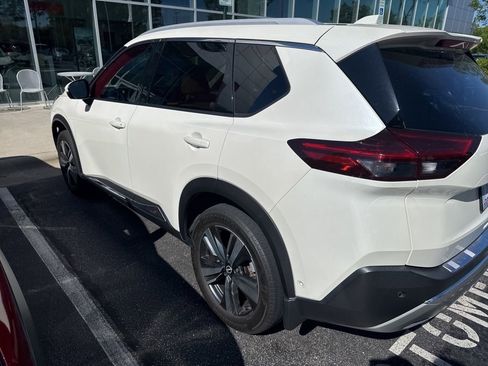 Certified 2023 Nissan Rogue Platinum w/ Platinum Premium Package FWD image 4