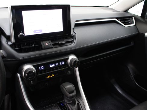 Used 2025 Toyota RAV4 XLE w/ Convenience Package FWD image 16