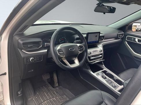 Used 2022 Ford Explorer XLT w/ Equipment Group 202A AWD/4WD image 19