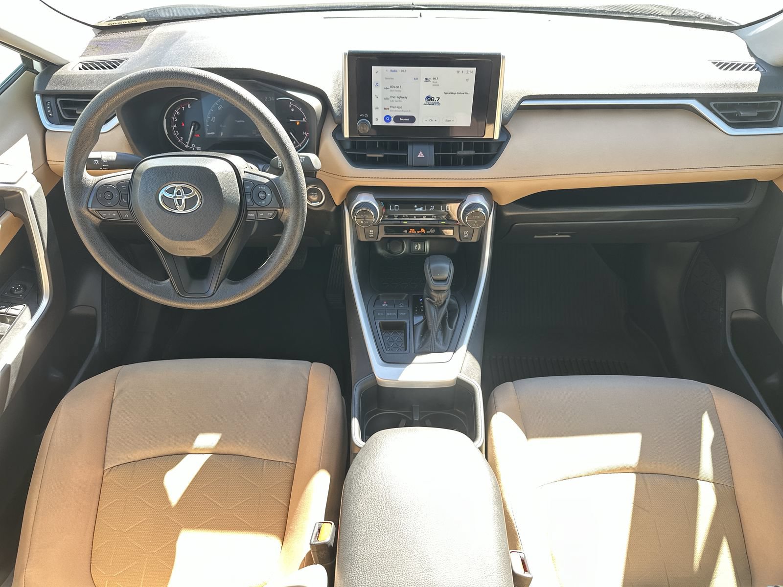 Used 2025 Toyota RAV4 XLE w/ Convenience Package FWD image 18