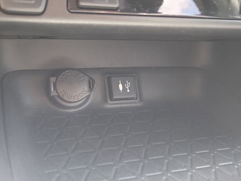 Used 2019 Toyota RAV4 XLE w/ Convenience Package AWD/4WD image 27