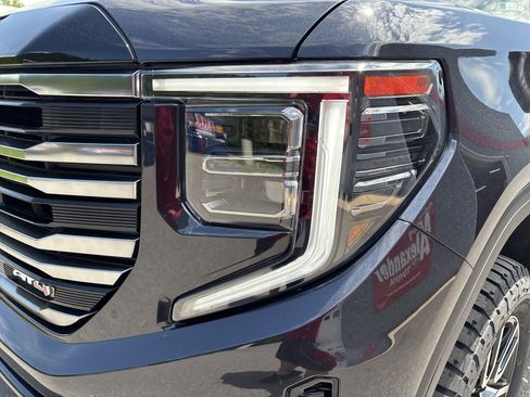 Used 2025 GMC Sierra 1500 AT4 w/ AT4 Premium Package AWD/4WD image 9