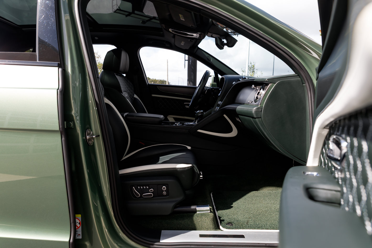 Used 2023 Bentley Bentayga Speed AWD/4WD image 44