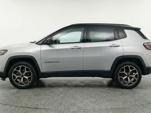Used 2025 Jeep Compass Limited image 5