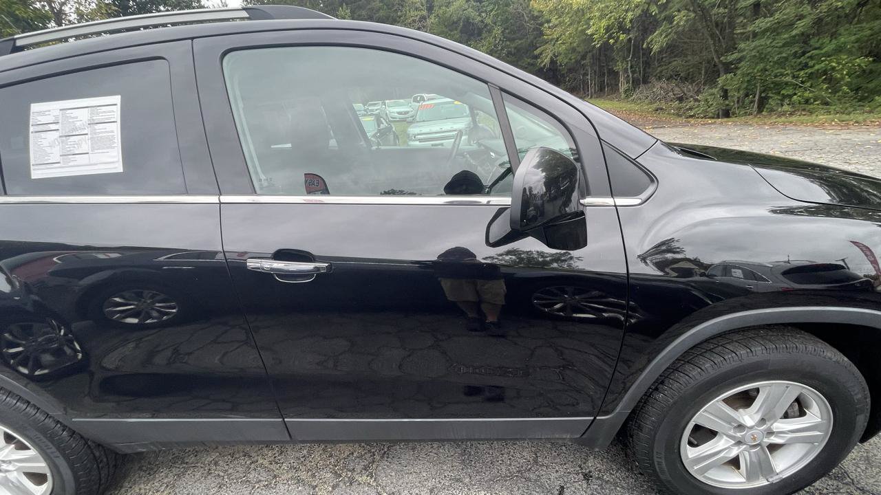 Used 2019 Chevrolet Trax LT w/ LT Convenience Package AWD/4WD image 11