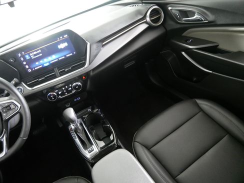 Used 2025 Chevrolet Trax ACTIV w/ Driver Confidence Package FWD image 11