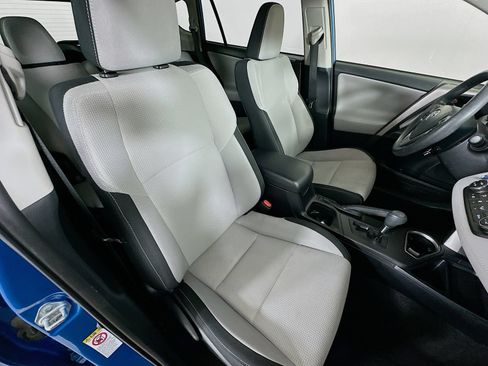 Used 2018 Toyota RAV4 LE AWD/4WD image 41