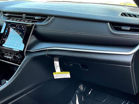 New 2025 Jeep Grand Cherokee Laredo w/ Luxury Tech Group I image 27