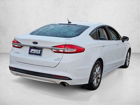 Used 2017 Ford Fusion SE w/ Fusion SE Technology Package image 5
