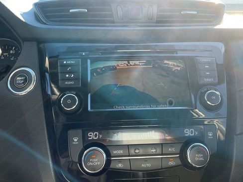 Used 2019 Nissan Rogue SV image 18