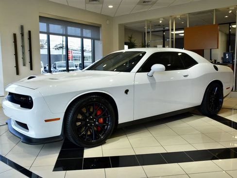 Used 2015 Dodge Challenger SRT Hellcat image 3