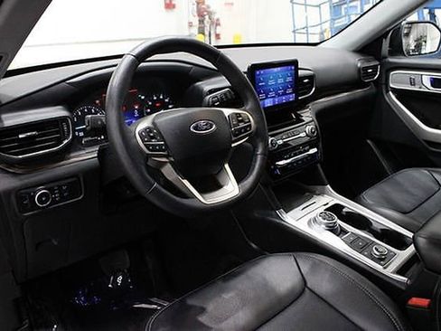 Used 2024 Ford Explorer Limited AWD/4WD image 22