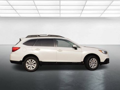 Used 2016 Subaru Outback 2.5i Premium image 4