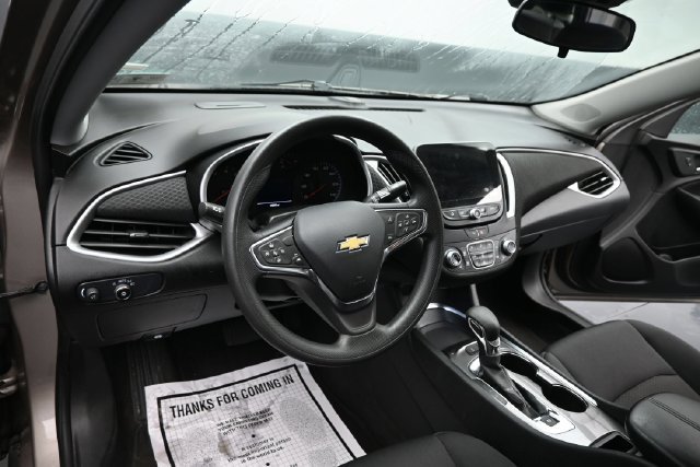Used 2025 Chevrolet Malibu LT FWD image 13