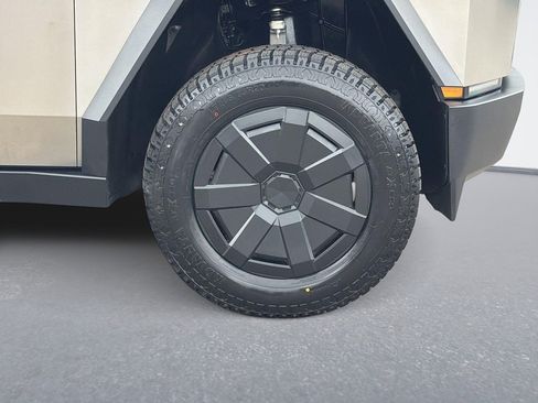 Used 2024 Tesla Cybertruck AWD Crew Cab image 35