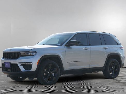 Used 2024 Jeep Grand Cherokee Limited w/ Black Appearance Package AWD/4WD image 8