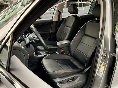 Used 2021 Volkswagen Tiguan SE image 26