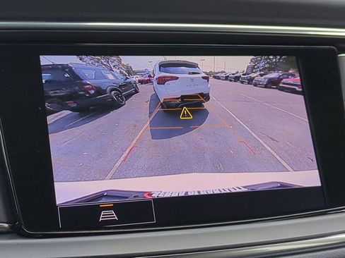 Used 2023 Buick Enclave Essence image 14