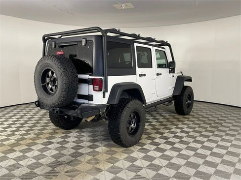 Used 2018 Jeep Wrangler Unlimited Rubicon w/ Connectivity Group image 24